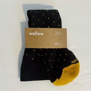 NWT Wellow Size Small Black and Yellow Premium Compression Socks